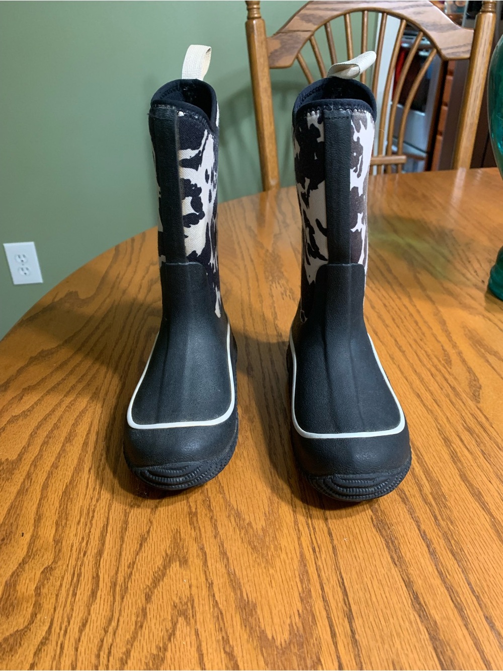 Youth sized Muck Boot Co. boots in size 11.